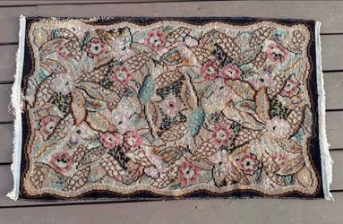 Vintage indoor rug 27x 45in