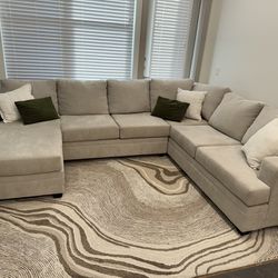 Living Spaces Large Couch/sectional With Pillows And Rug