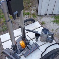 LG CordZero Handheld/Upright Dual Head Vacuum With Stand Up Charging Station, Back Up Battery, And Accessories 