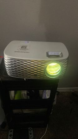 GOODEE THEATHRE PROJECTOR