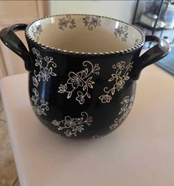 Temptations Crock...Like New...Great Addition to Your House