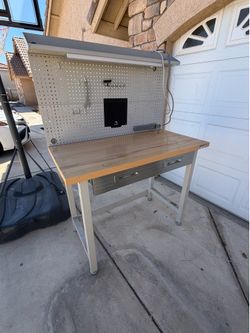 Workbench with worklight