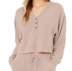 Alo Yoga cropped henley - size S