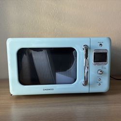 Daewoo Retro Countertop Microwave (Mint Green)