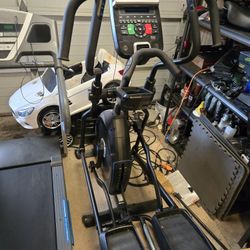Nautilus E618 Elliptical Machine