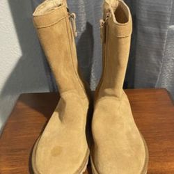 UGG Australia Lo Pro Floral Cutout Suede Boots size 6. WILL NOT HOLD