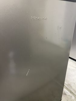 Hisense Mini Refrigerator With Freezer 4.4cu Ft 