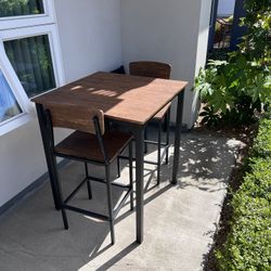 Simple Dining Table w 2 Chairs