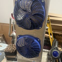 Walk In unit color Like New!