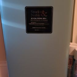 Stock & Noble 8.5 Trash Can