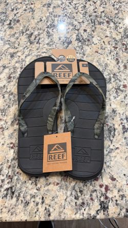 Men’s camo reef flip flops sz 11