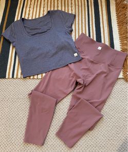 Vuori Halo Top L and Vuori Leggings L Set Bundle
