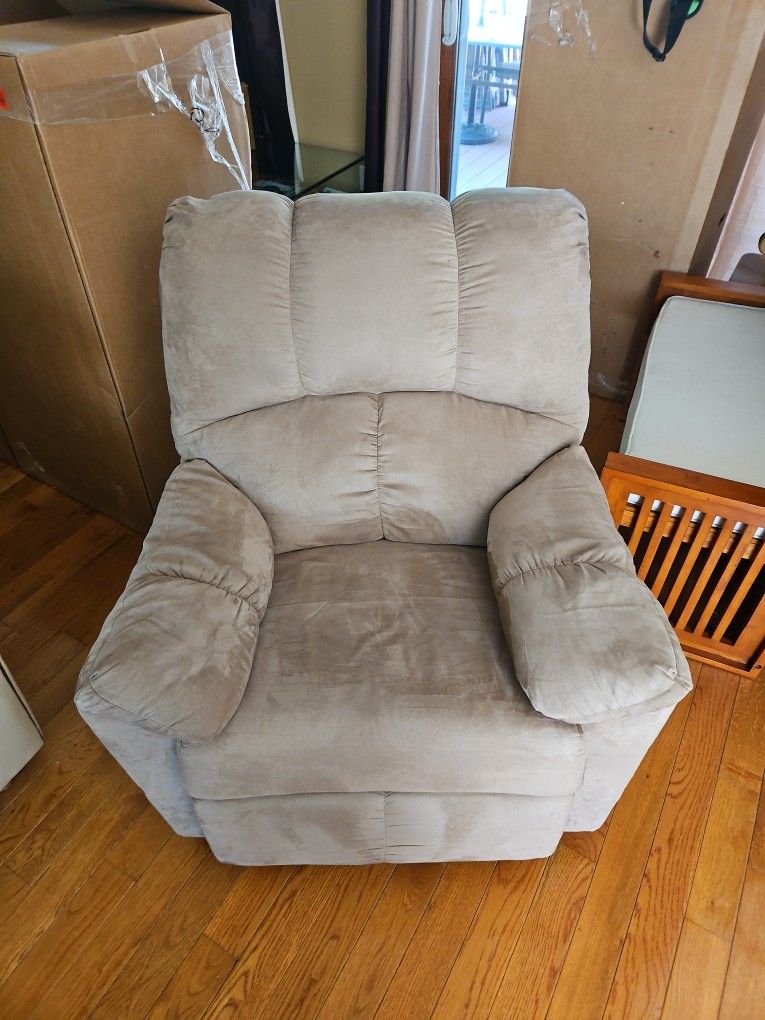 Recliner Great Condition No Delivery