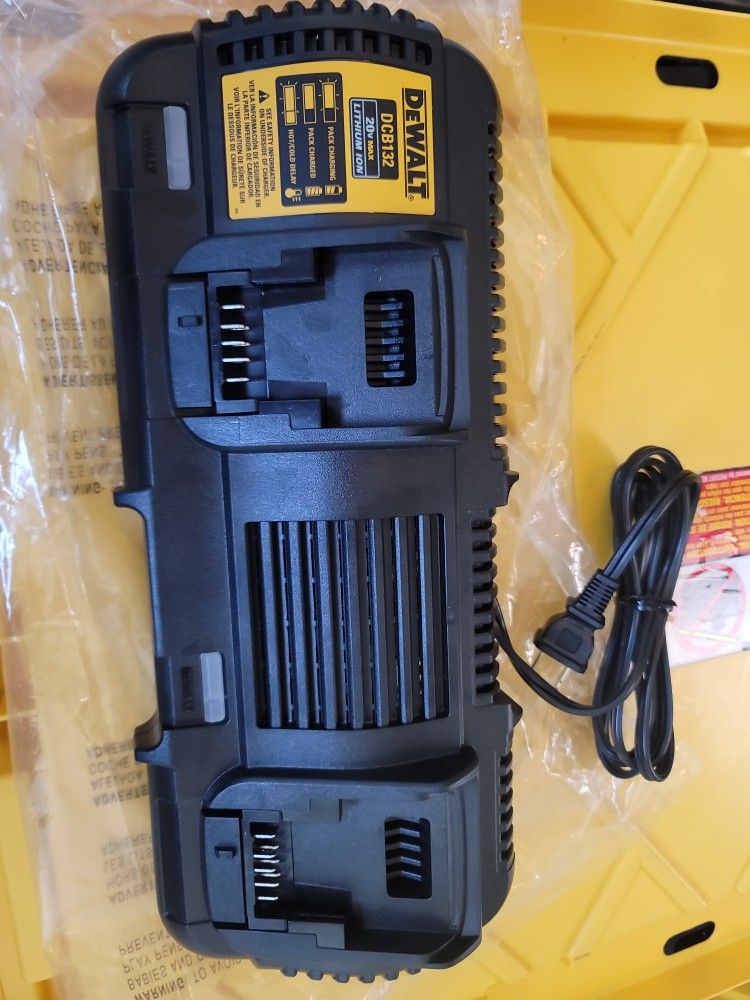 DEWALT 20VMAX DCB132 DUAL PORT FAST CHARGER NEW