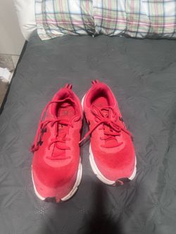 Men’s assert 10 running shoes, size 9.5