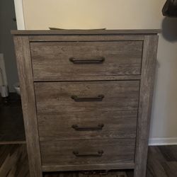 Dresser & Nightstands Set