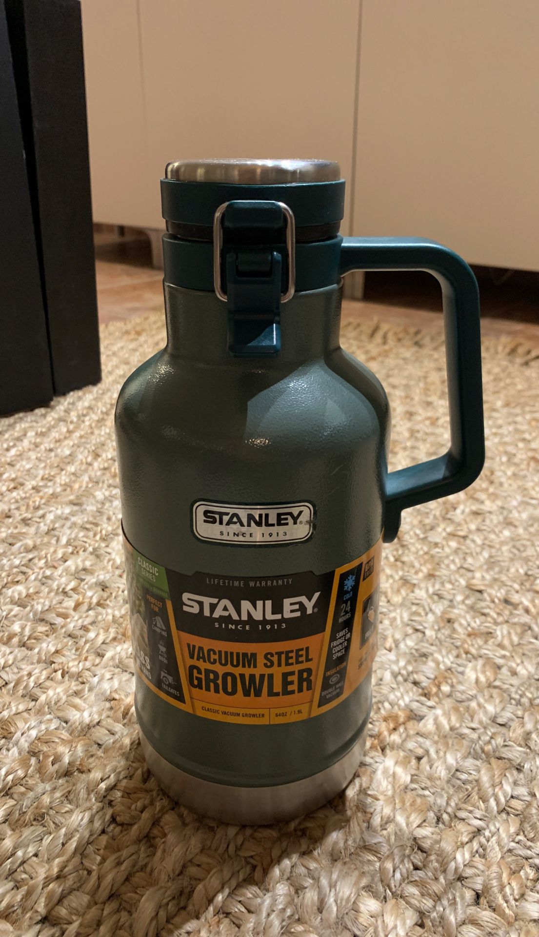 Stanley Vacuum Steel Growler 64 oz - camping - water bottle