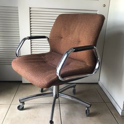 Mid Century Modern Chrome And Swivel Rolling Chair