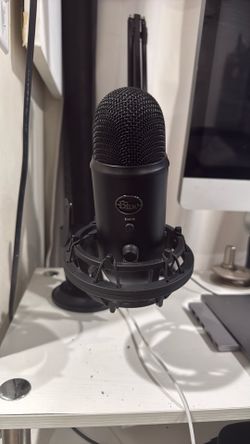 Blue Yeti  Studio Microphone  kit w/Arm, Stand  & Shock Absorber 