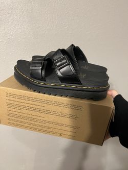 DOC MARTEN SANDALS SZ 8