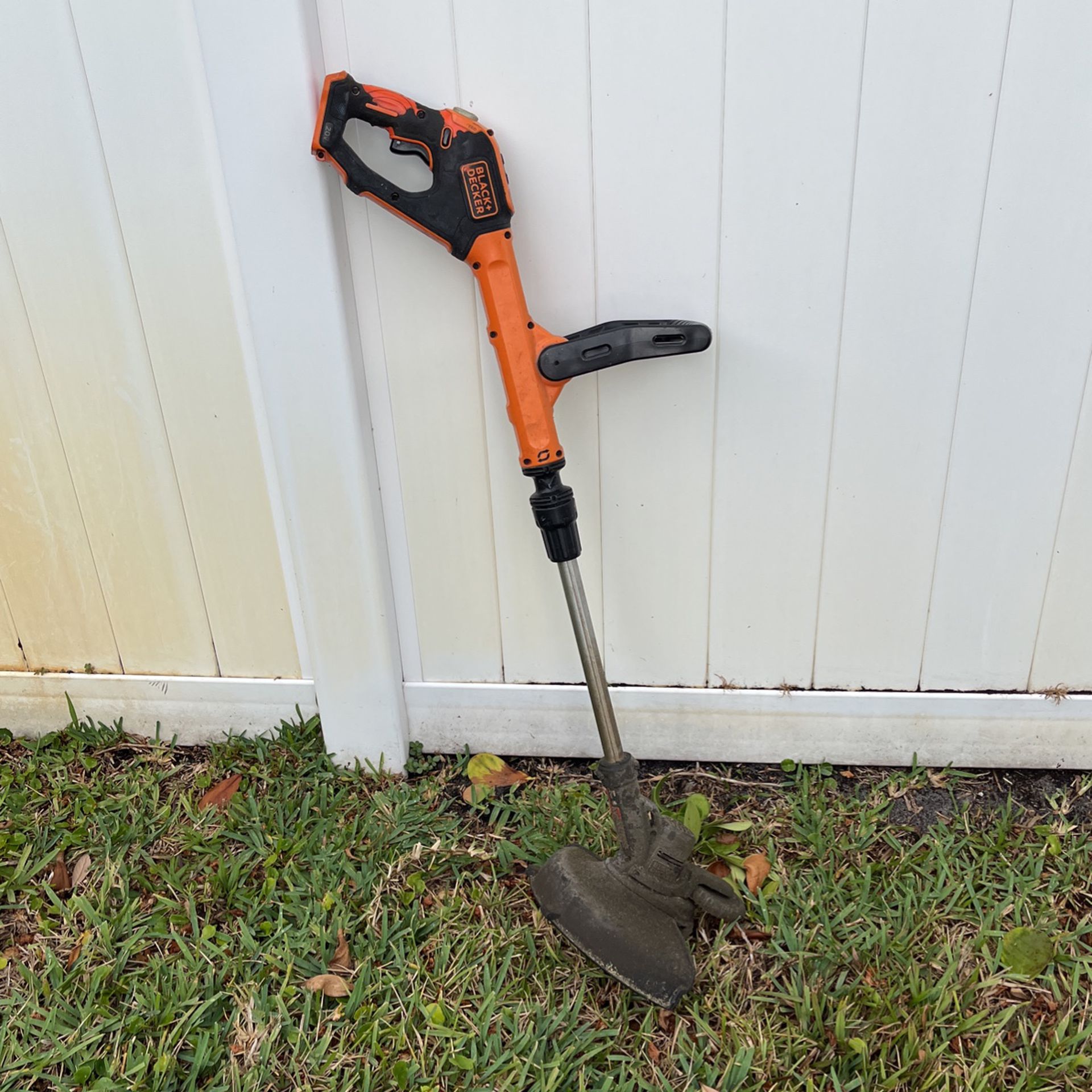 Black & Decker Grass Hog, 18v, 12 inch Weed Eater with 2 Batteries for Sale  in Adkins, TX - OfferUp