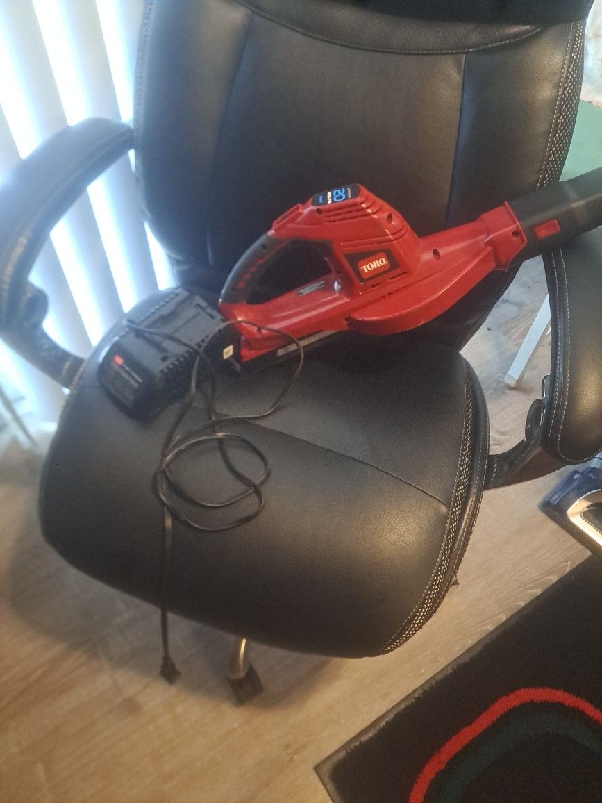 Toro Small .flow With. Battery. And Charger