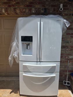 Samsung 28 cu. ft. 4-Door French Door Refrigerator (White)