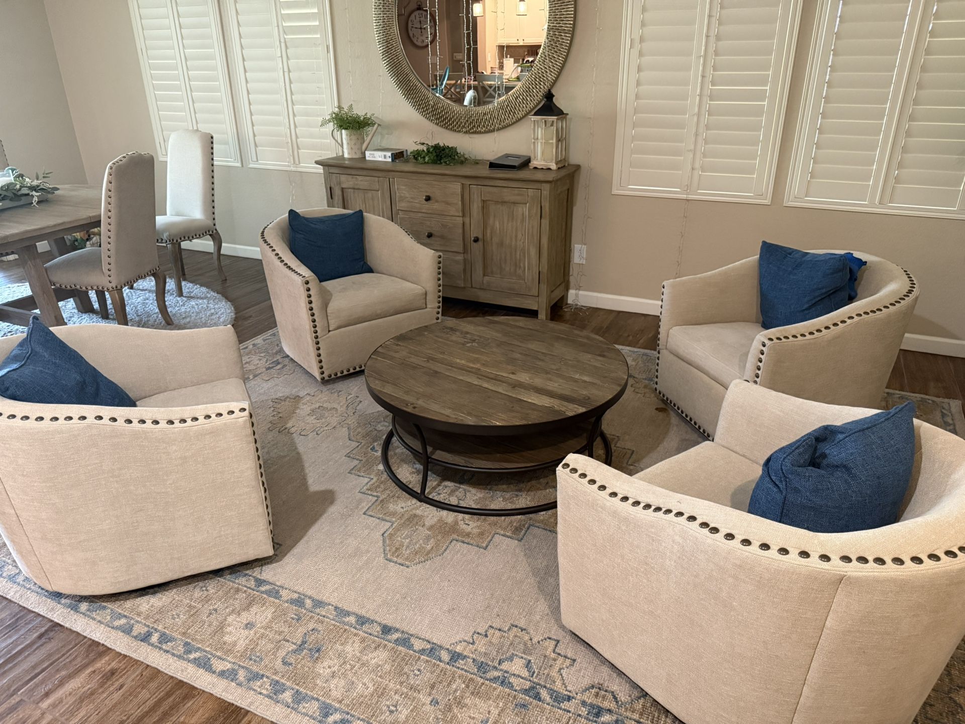 4 Swivel Chairs