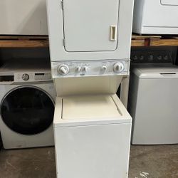 Kenmore 24“ Stacked Washer And Dryer