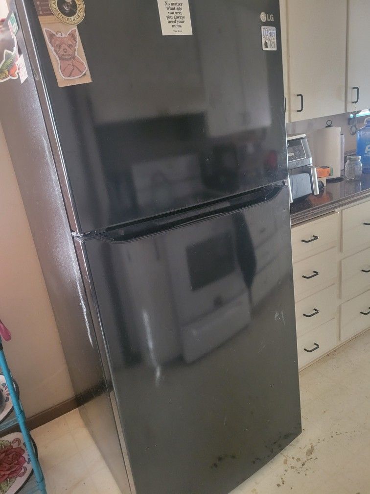 Refrigerator For Sale 