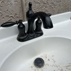 Pfister 2-Handle Bathroom Sink Faucet with Drain