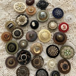 Jewelry- Vintage Button Brooches/pins