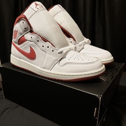Jordan 1 Mid SE