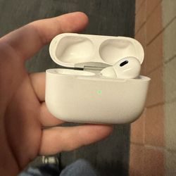 AirPods (Brand New) Only 1