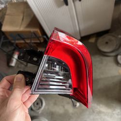 2019 Toyota Avalon right outer tail light