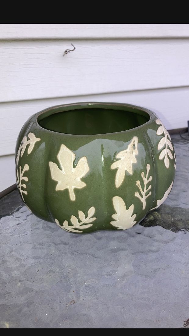 Green Leafy Ceramic Planter