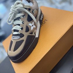 Brand New Lv Sneaker Brown Color Size 11