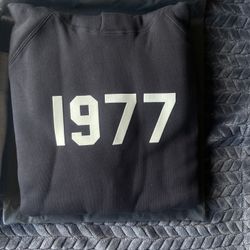 Essentials Hoodie “L”