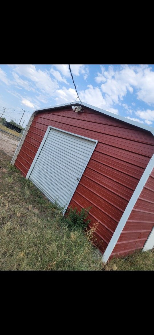 Building /Garage 18' X  20' 