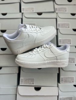 Nike Airforce Triple White (sizes in description)