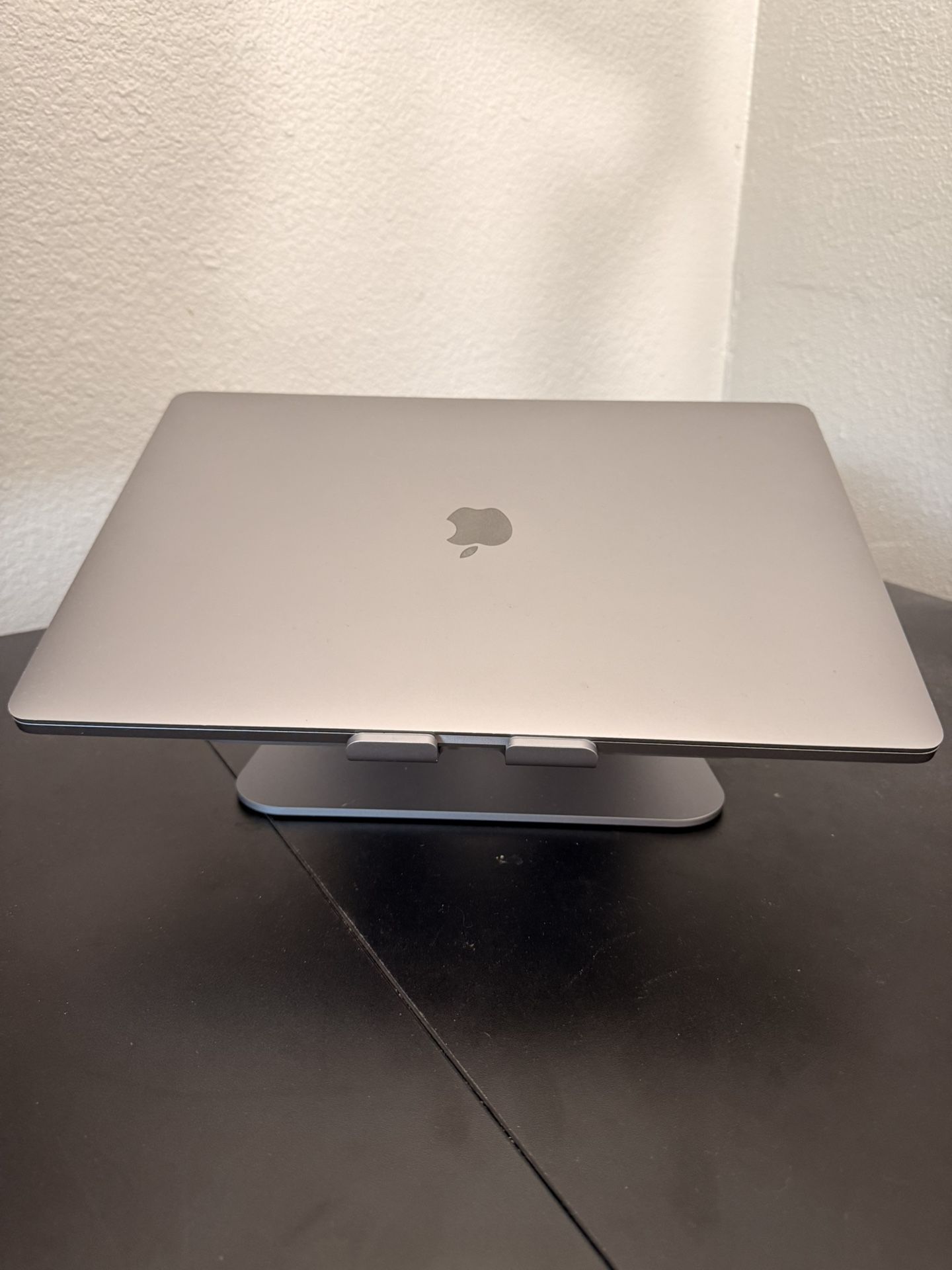 MacBook Pro 16 Inch 2019