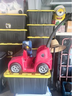 toddlers push car