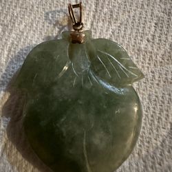 14K Gold Green Jade Carved Fruit Pendant Apple Leaf Vintage