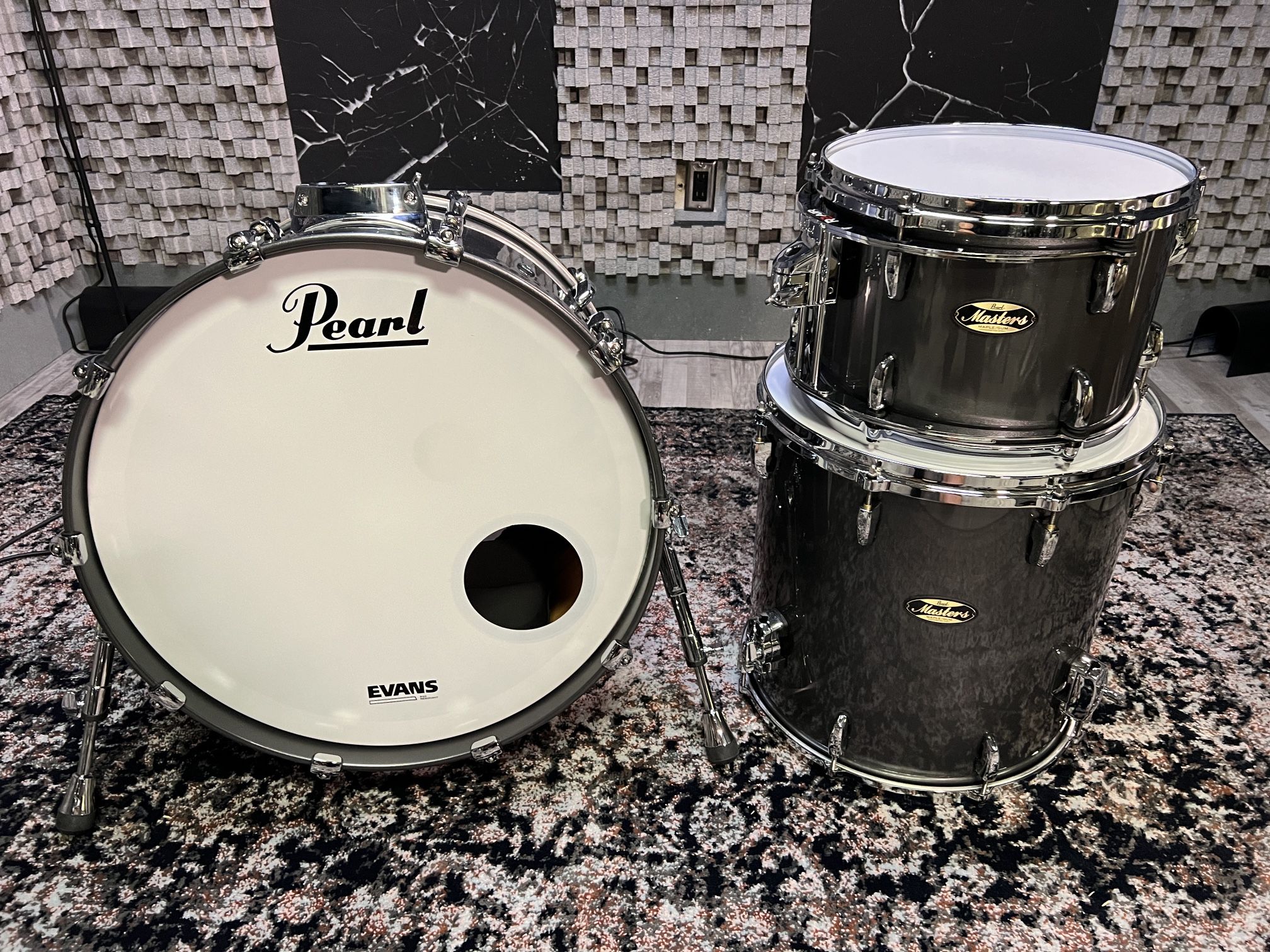 Pearl Masters Maple Gum 22/13/16 Drum Kit