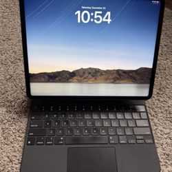 iPad Pro 12.9 256SSD With Apple Magic Keyboard 
