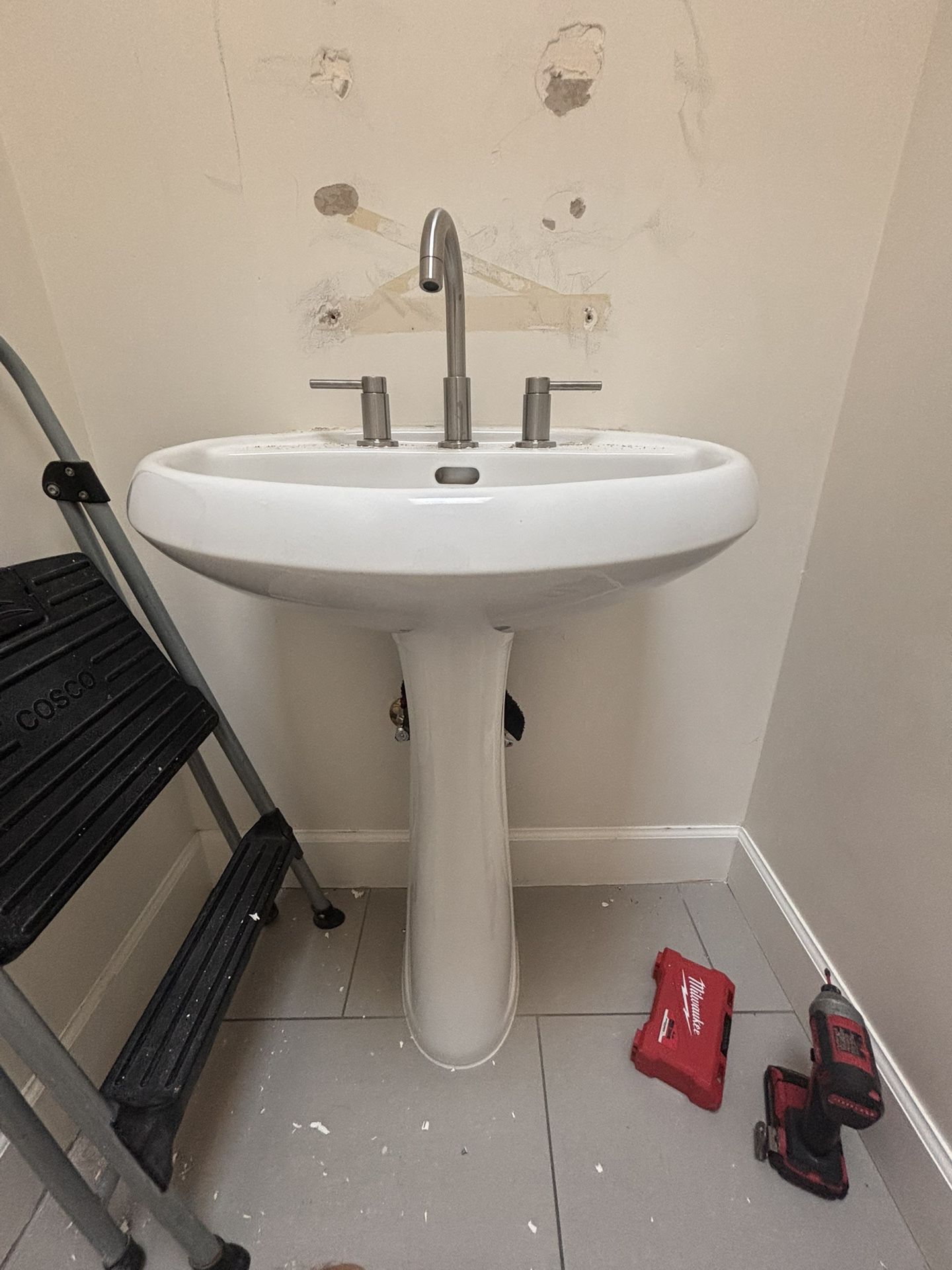 Ceramic Pedestal Sink  32.75" x 22.5"