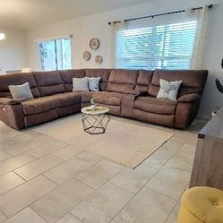 Sectional Sofa, looks like Leather but  its Fabric