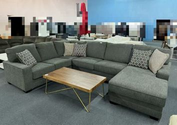 Large Gray Fabric Sectional Sofa with Chaise，$1350