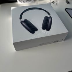 Midnight Apple Max AirPods
