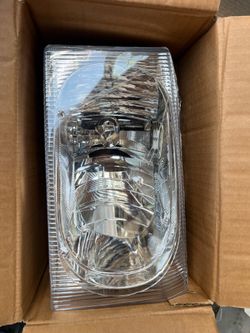 Right side headlight assembly ford excursion 2001 to 2004 and F-series 1999 to 2004